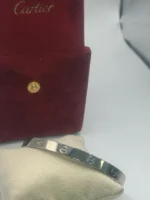 Bracelet manchette Love Cartier en or blanc 18 carats – Image 4