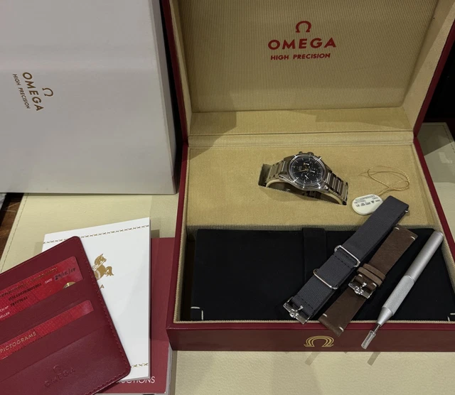 2017-Omega-Speedmaster-57-Trilogy-Ltd-Ed-Watch-9.webp Coffret complet Omega Speedmaster 57 Trilogy Limited Edition 2017 (031.11.10.39.30.010) – Image 1