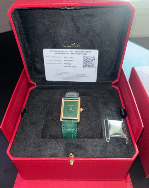 2023-Green-Cartier-Tank-Louis-Cartier-Large-337mm-10.webp Montre Cartier Tank Louis Cartier verte 2023, grand modèle, boîtier en or 18 carats de 33,7 mm – Image 1