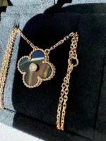 AUTHENTIQUE Pendentif Holiday Van Cleef Arpels 2016 Onyx Diamants Or Rose 18 carats – Image 4