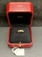 Bague CARTIER Love, petit modèle, en or jaune 18 carats 750, pavée de 88 diamants, B4083300 – Image 5