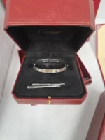 Bracelet Cartier Love Modèle Classique 4 Diamants Or Blanc Taille 17 – Image 9