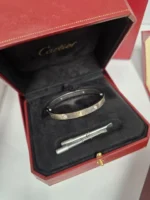 Bracelet Cartier Love Modèle Classique 4 Diamants Or Blanc Taille 17 – Image 6