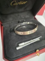 Bracelet Cartier Love Modèle Classique 4 Diamants Or Blanc Taille 17 – Image 5