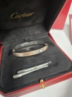 Bracelet Cartier Love Modèle Classique 4 Diamants Or Blanc Taille 17 – Image 2