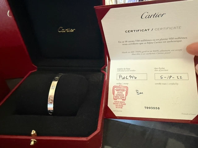 Cartier-Love-Cuff-18K-White-Gold-with-DIamond-10.webp Manchette Cartier Love, or blanc 18 carats avec diamant, taille 17. – Image 1