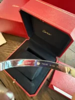 Manchette Cartier Love, or blanc 18 carats avec diamant, taille 17. – Image 11