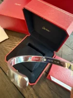 Manchette Cartier Love, or blanc 18 carats avec diamant, taille 17. – Image 10