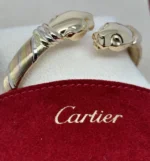 Bracelet Cartier Panthère Cougar Trinity en or jaune, blanc et rose 18 carats, service 2025 – Image 22