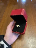 Bague Love classique Cartier avec 3 diamants en or jaune, taille 58 – Image 12