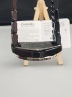 Montre Chanel J12 Quartz 33 mm en céramique noire avec index émeraude + écrin Chanel – Image 5