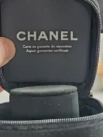 Montre Chanel J12 Quartz 33 mm en céramique noire avec index émeraude + écrin Chanel – Image 2