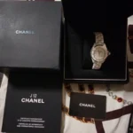Montre Chanel J12 Diamants, avec boîte et certificat d'authenticité