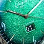 Glashütte Original Sixties Panorama Date Cadran Vert 42mm Réf. 2-39-47-04-02-04 – Image 2