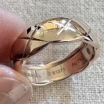 Bague Chanel Coco Crush matelassée en or rose 18 carats beige, taille 56, presque neuve