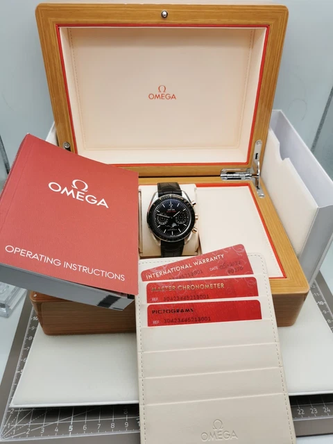 Omega-Speedmaster-Moonwatch-Moonphase-30423445213001-SET-COMPLETO-BP-14.webp Omega Speedmaster Moonwatch Moonphase 30423445213001 Coffret complet B&P 2022 – Image 1