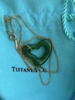 Collier Tiffany & Co Elsa Peretti en jade néphrite vert, cœur ouvert, orné d'un carat et d'un pendentif cœur, 43 cm (17 pouces) – Image 11
