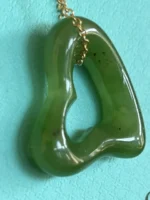 Collier Tiffany & Co Elsa Peretti en jade néphrite vert, cœur ouvert, orné d'un carat et d'un pendentif cœur, 43 cm (17 pouces) – Image 9
