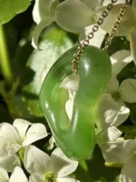 Collier Tiffany & Co Elsa Peretti en jade néphrite vert, cœur ouvert, orné d'un carat et d'un pendentif cœur, 43 cm (17 pouces) – Image 5