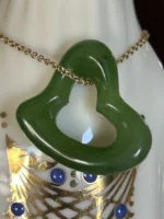 Collier Tiffany & Co Elsa Peretti en jade néphrite vert, cœur ouvert, orné d'un carat et d'un pendentif cœur, 43 cm (17 pouces) – Image 3