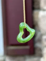 Collier Tiffany & Co Elsa Peretti en jade néphrite vert, cœur ouvert, orné d'un carat et d'un pendentif cœur, 43 cm (17 pouces) – Image 22