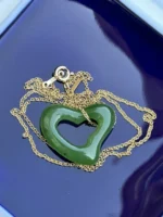 Collier Tiffany & Co Elsa Peretti en jade néphrite vert, cœur ouvert, orné d'un carat et d'un pendentif cœur, 43 cm (17 pouces) – Image 16