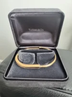 Bracelet jonc Tiffany & Co. à fermoir cadenas, or rose 18 carats, 31,8 grammes – Image 12