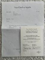 Collier long motif Magic Alhambra 1 de Van Cleef & Arpels en or blanc et diamants – Image 4