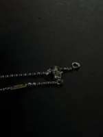 Collier pendentif en or blanc Van Cleef & Arpels Sweet Alhambra – Image 3