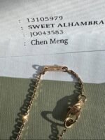 collier pendatif van cleef & Arpels sweet Alhambra en or rose 18 carats et cornaline – Image 3